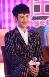 组图：电影《在一起》首映 发布海报及预告