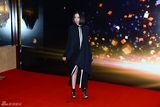 组图：2013微博之夜红毯 姚贝娜黑衣干练