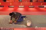 高清组图：柏林电影宫外忙碌不停 工作人员紧张布置
