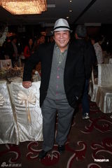 组图：《欢乐今宵》众星齐聚 戚美珍曾华倩比美