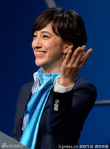 组图：日本申奥成功 代表团混血美女主播引关注