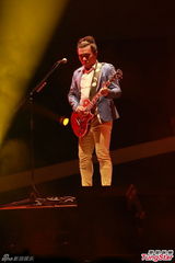 组图：苏打绿演唱会脱衣助兴 王菀之任嘉宾献唱