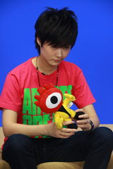 高清组图：李宇春做客聊新专辑 表情丰富尽情搞怪