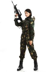 组图：《麻辣女兵》14日首播 三代女兵持枪写真