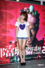 组图：郭富城小巨蛋开唱展过人舞技HIGH翻全场