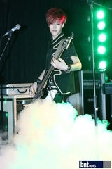 组图：韩国新人组合LED Apple举办首场单独演唱会