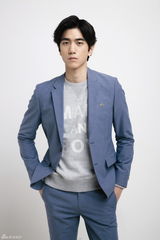 高清：《需要浪漫3》成俊拍写真叛逆眼神魅力足