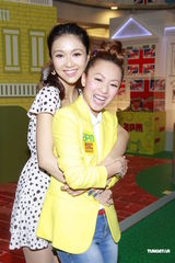 组图：薛凯琪送父亲护肤品 曝杜汶泽美国养病