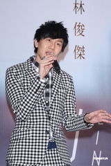 组图：林俊杰抱病演出身形消瘦 感情随缘盼金曲奖