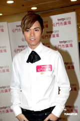 幻灯图：谭校长率领克勤等DVD签唱会 逾千歌迷捧场 