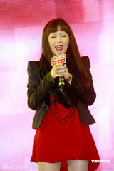 高清：众歌手跨年忙不停 阿Sa(蔡卓妍)陪市民倒数迎2010