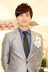 高清组图：郑元畅代言护肤品 自曝喜欢白皙女孩