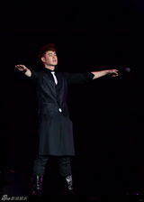 组图：潘玮柏北京演唱会 与吴克群基情亲嘴