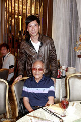 幻灯图：《叶问前传》办庆功晚宴 杜宇航现场秀功夫