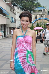 组图：陈茵媺黄浩然《情越海岸线》为戏吃苦