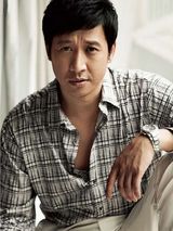 幻灯图：张国强登杂志封面 铁血硬汉尽显稳重成熟