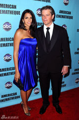 幻灯图：电影艺术奖致敬马特达蒙 赛隆捧场秀礼服