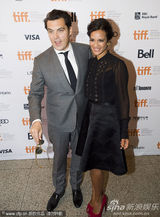 《安娜-卡列妮娜》首映 凯拉-奈特莉携手裘德-洛