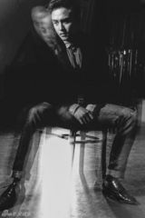 组图：明道黑白镜像写真 显成熟忧郁气质