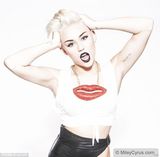 组图：麦莉-赛勒斯朋克大片野性红唇