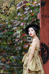 高清图：高圆圆韩国拍摄芭莎大片工作花絮