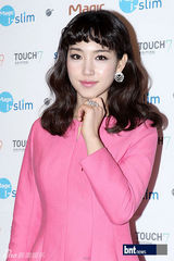 组图：张允珠崔贞允等明星出席饮水机新品宣传活动