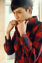 组图：冯铭潮写真忧郁不羁 新歌寓意放弃旧爱重生