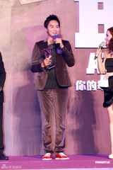 组图：金贤重香港获大奖 阿SA无缘和男友过圣诞