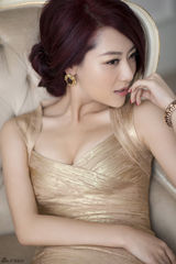 白冰性感写真金线衣裹身眼神迷离