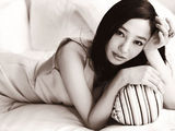 组图：白百何封面写真 高贵柔美展现性感