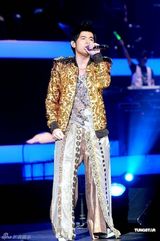 周杰伦演唱会与脱衣舞娘热舞 气氛异常火爆(图)