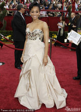 高清组图：阿尼卡-诺尼亮相 素雅礼服闪钻晃眼