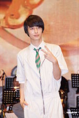 组图：严爵与麦可森PK琴艺 温岚高唱泰雅语歌曲