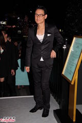 组图：歌神张学友童心未泯 大玩旋转木马兴致颇高