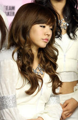 高清图：少女时代倾情开唱 载歌载舞活力四射