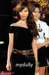 组图：少女时代金贤重等亮相颁奖礼 车胜元获大奖