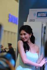 组图：林志玲低胸性感遭粉丝求爱 自曝烧菜减压