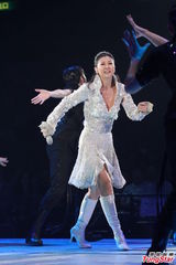 组图：叶倩文一家三口合唱 林青霞素颜到场欣赏