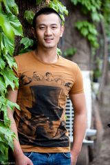 组图：张天柏发布最新秋季写真 硬汉柔情魅力十足