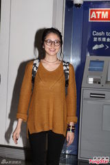 组图：长泽正美学生样抵港 秀中文问候新年