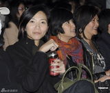 组图：王菲演唱会众星捧场 带众人为灾民祈福