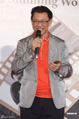 组图：安心亚穿比基尼出境 没男生追倍感失落