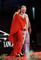 组图：《黑马》首映 布莱尔带初生儿子走红毯