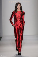 组图：19岁名模刘旭连登伦敦纽约国际时装周