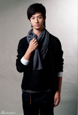 组图：赵文浩为宣传新歌《巧克力》拍新造型照