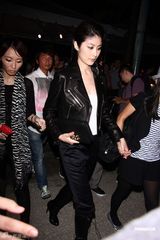 幻灯组图：陈慧琳出席服装发布会 黑色皮装酷劲十足