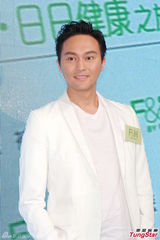 组图：张智霖讽整容成风 刘心悠望对脚整形