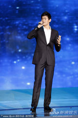 组图：孙杨金鹰节秀歌喉唱《泳动》卖萌不断