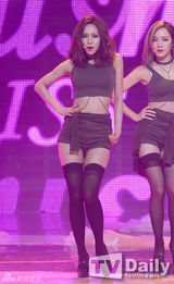 组图：SISTAR孝琳M字腿惹火 EXO小分队抒情回归