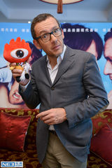 组图：对话丹尼伯恩 拍戏撞烂保时捷的感觉很爽